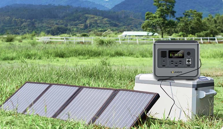 portable power station with portable solar panel while camping. solahope M800 portable power station.