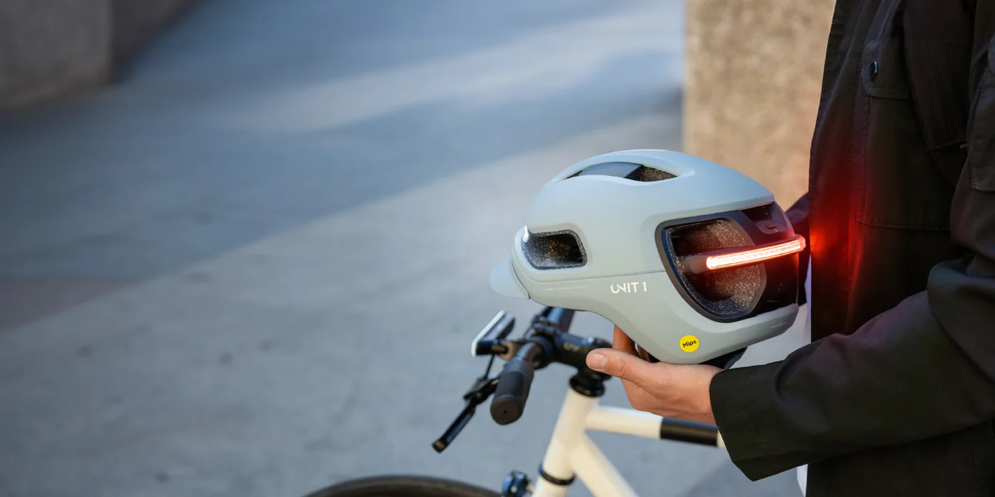 AURA by UNIT 1: next-gen Hybrid Smart Helme